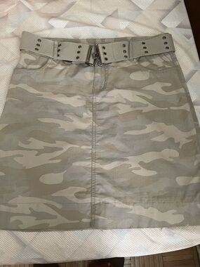 DKNY camouflage light green & Taupe Skirt with Belt